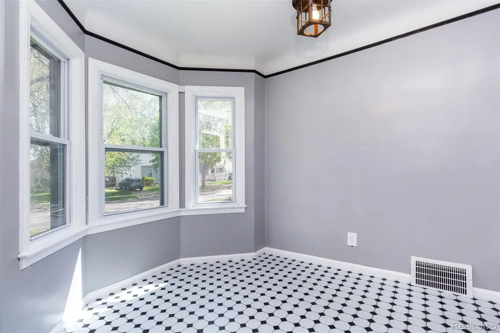 18948 Kenosha Street Harper Woods City MI 48225