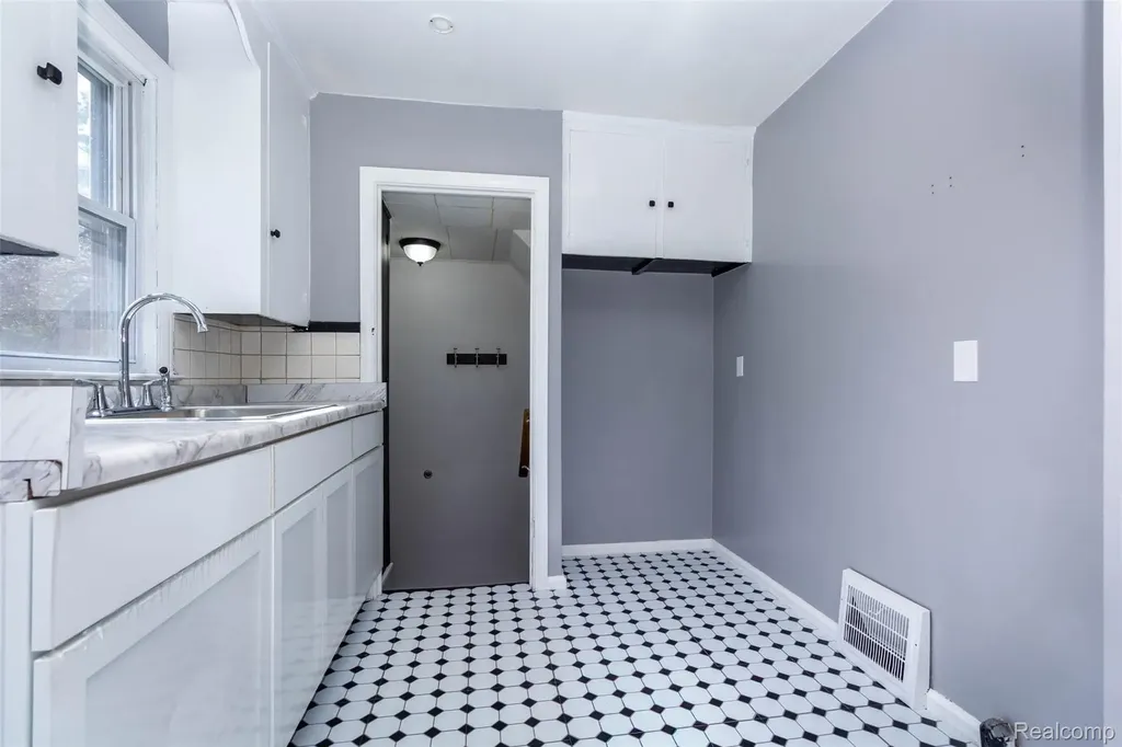 18948 Kenosha Street Harper Woods City MI 48225