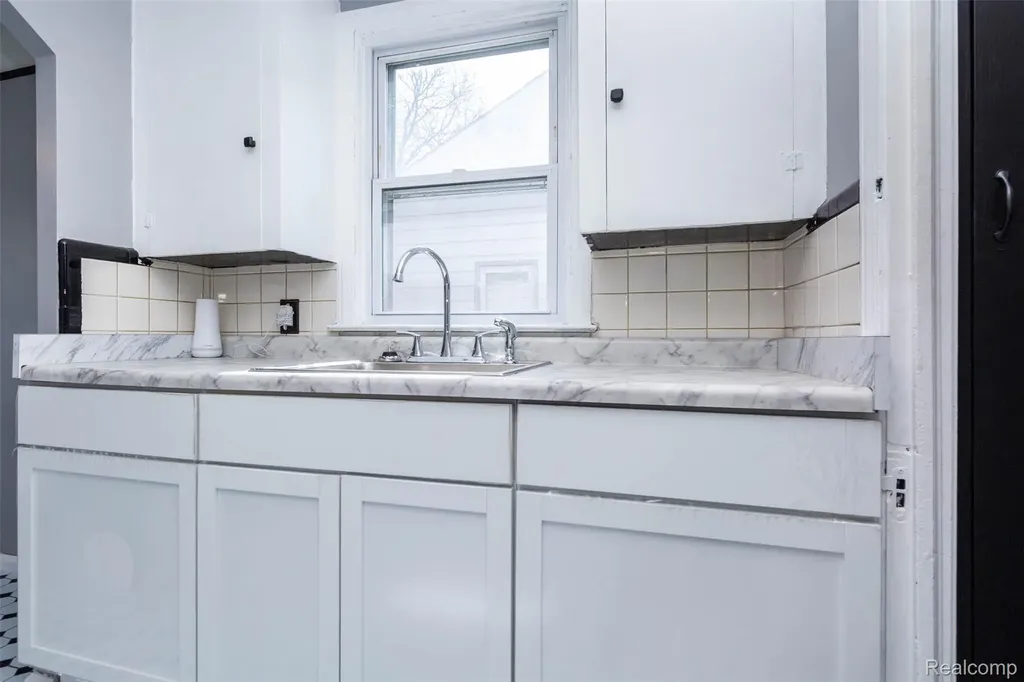 18948 Kenosha Street Harper Woods City MI 48225
