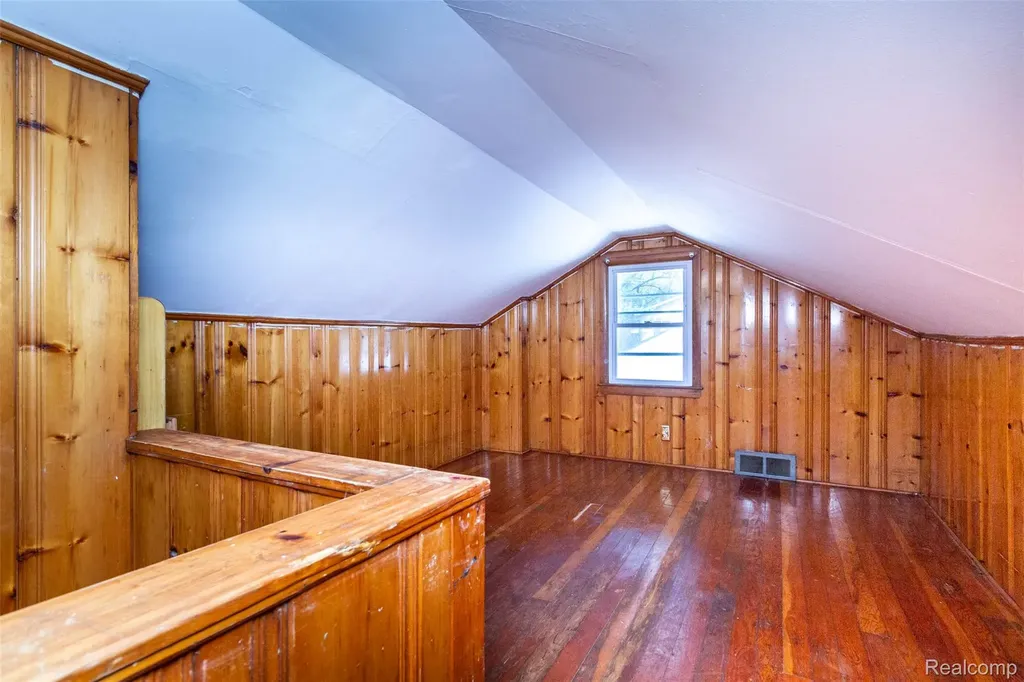 18948 Kenosha Street Harper Woods City MI 48225