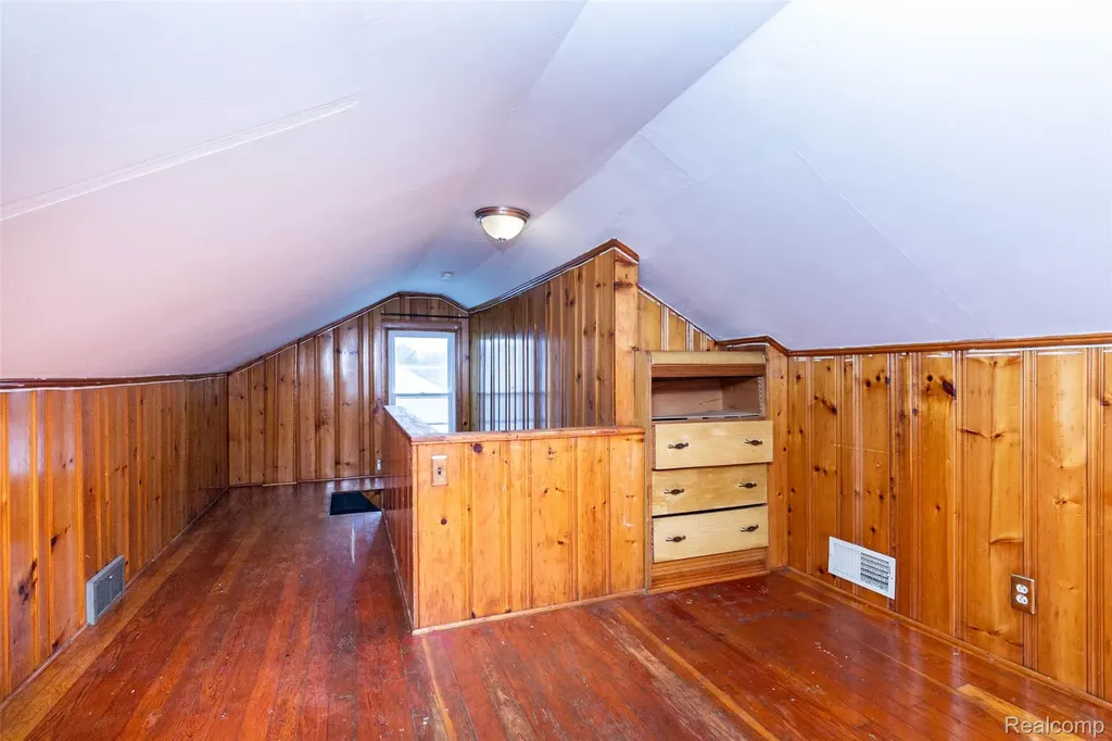 18948 Kenosha Street Harper Woods City MI 48225