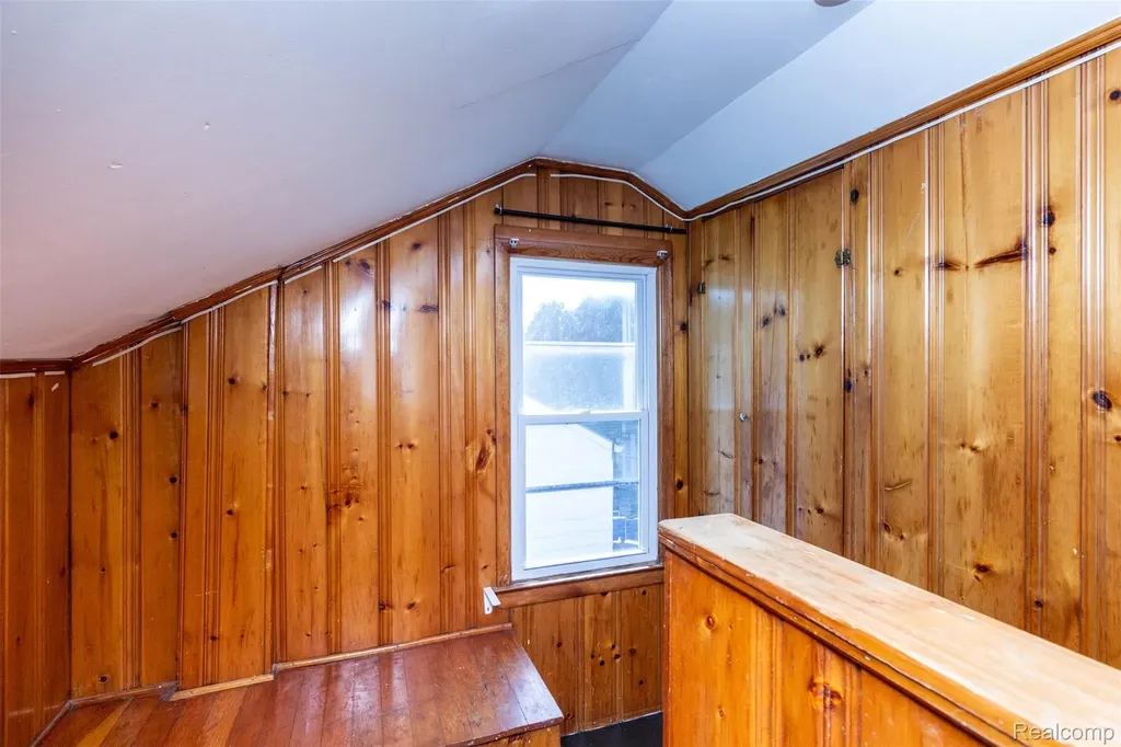 18948 Kenosha Street Harper Woods City MI 48225