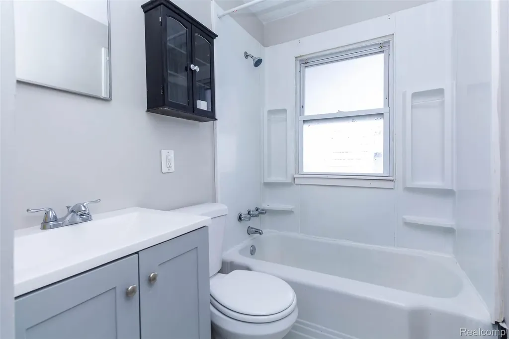 18948 Kenosha Street Harper Woods City MI 48225