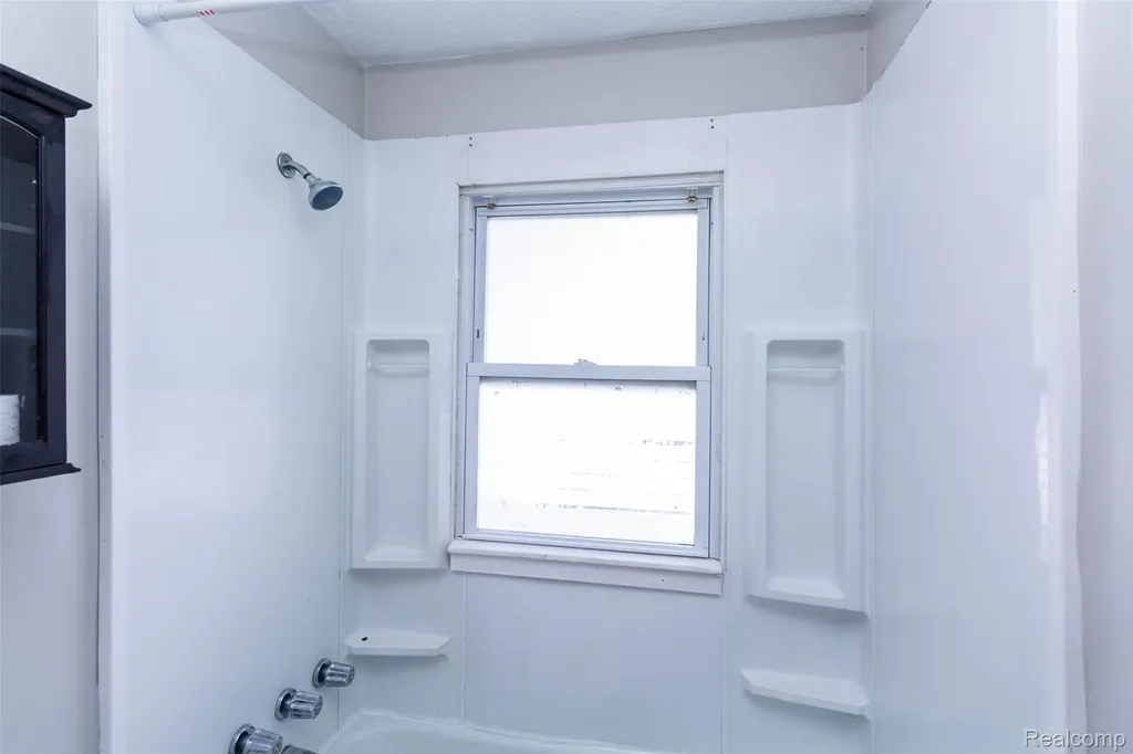 18948 Kenosha Street Harper Woods City MI 48225
