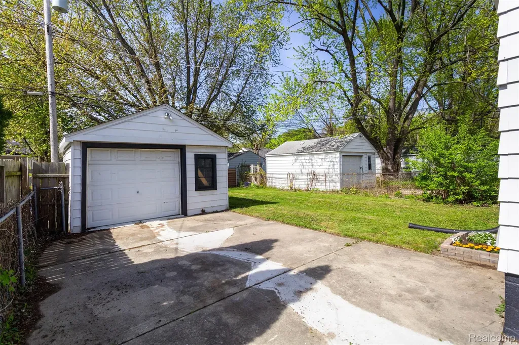 18948 Kenosha Street Harper Woods City MI 48225