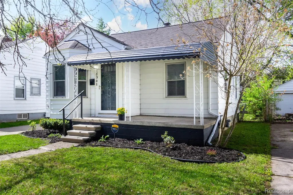 18948 Kenosha Street Harper Woods City MI 48225