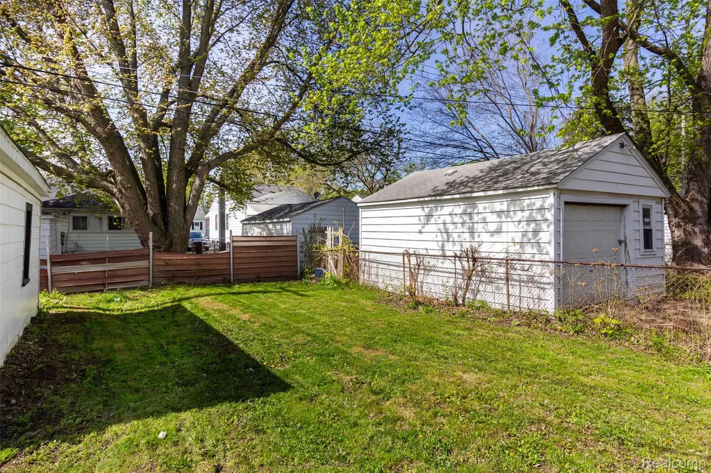 18948 Kenosha Street Harper Woods City MI 48225