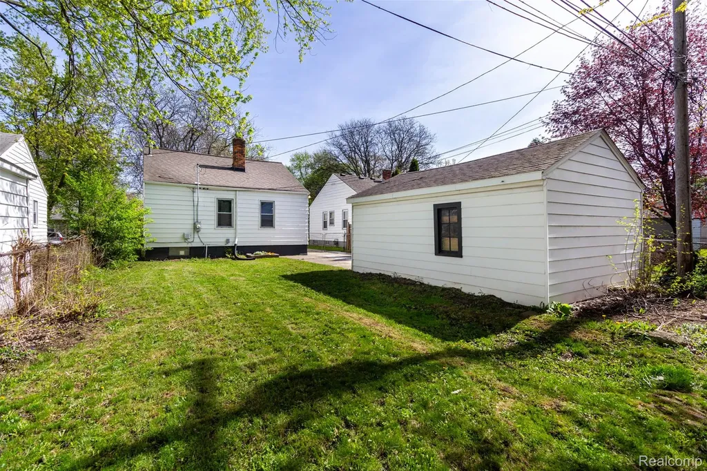18948 Kenosha Street Harper Woods City MI 48225