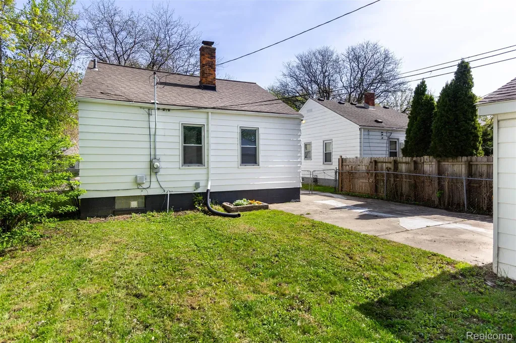 18948 Kenosha Street Harper Woods City MI 48225