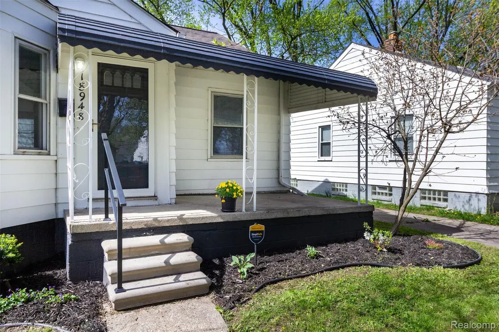 18948 Kenosha Street Harper Woods City MI 48225