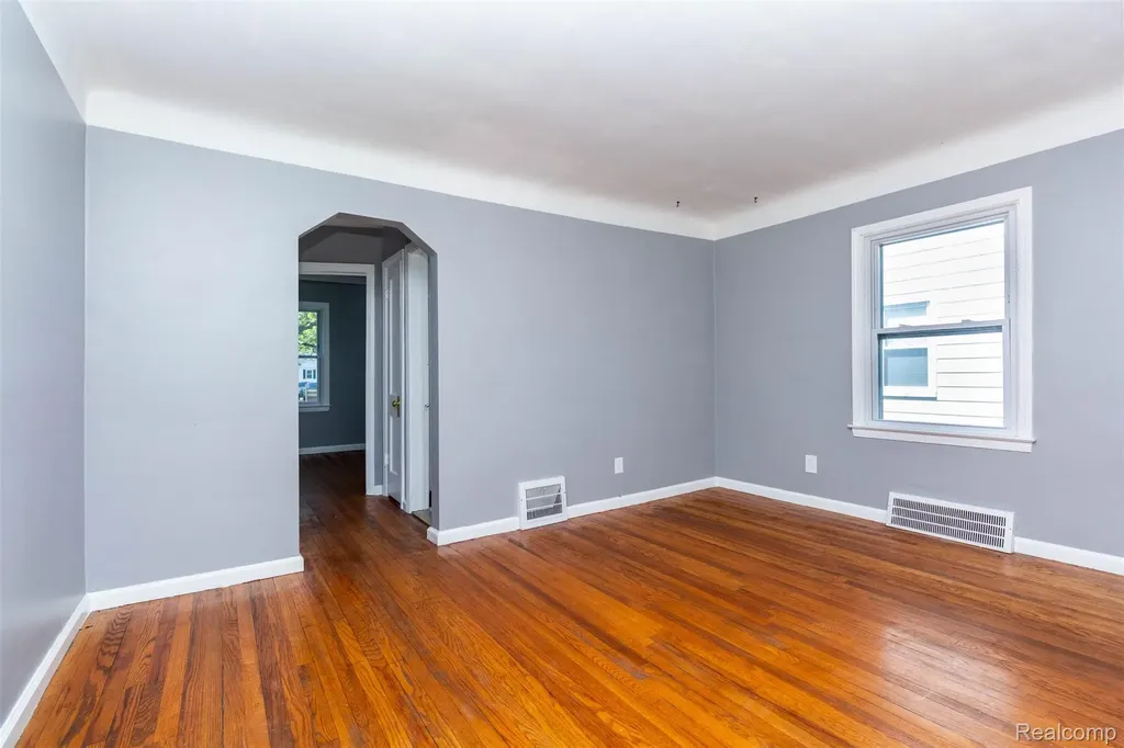 18948 Kenosha Street Harper Woods City MI 48225