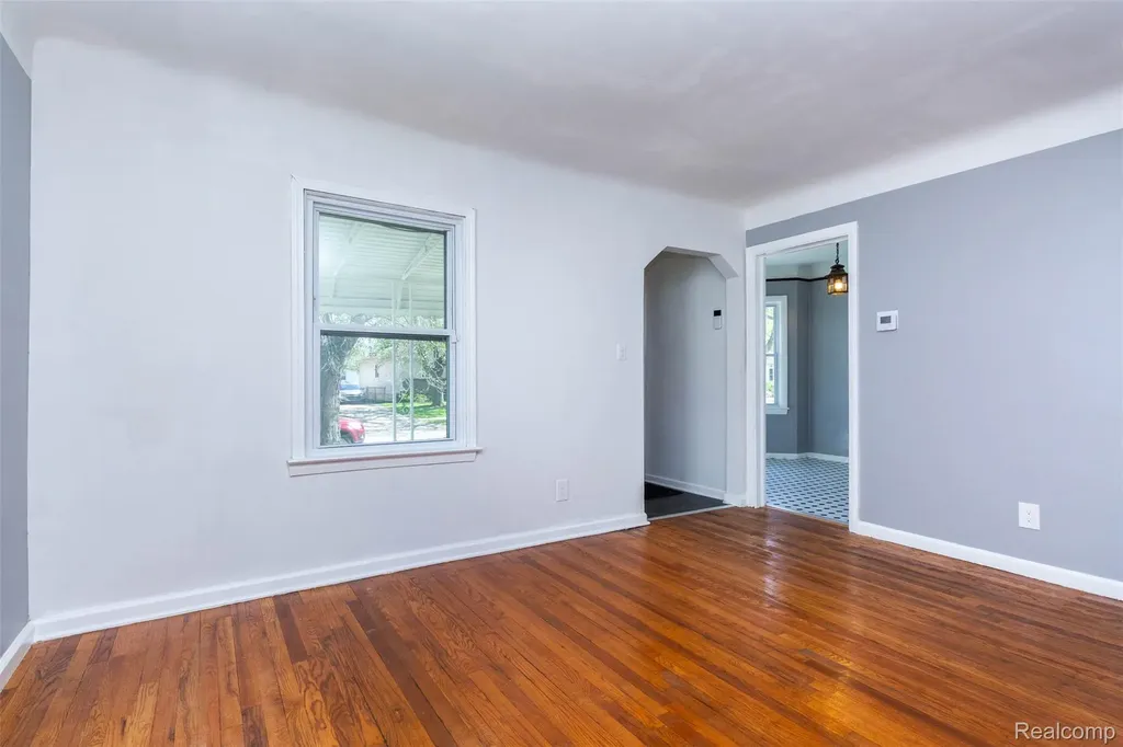 18948 Kenosha Street Harper Woods City MI 48225