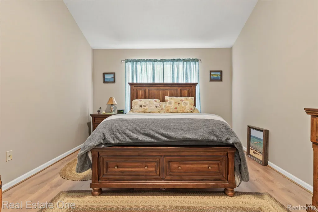 5481 Greenway Drive Trenton City MI 48183