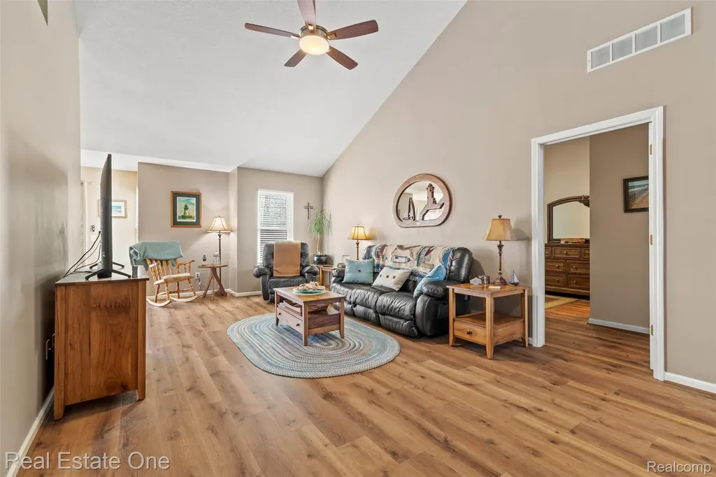 5481 Greenway Drive Trenton City MI 48183