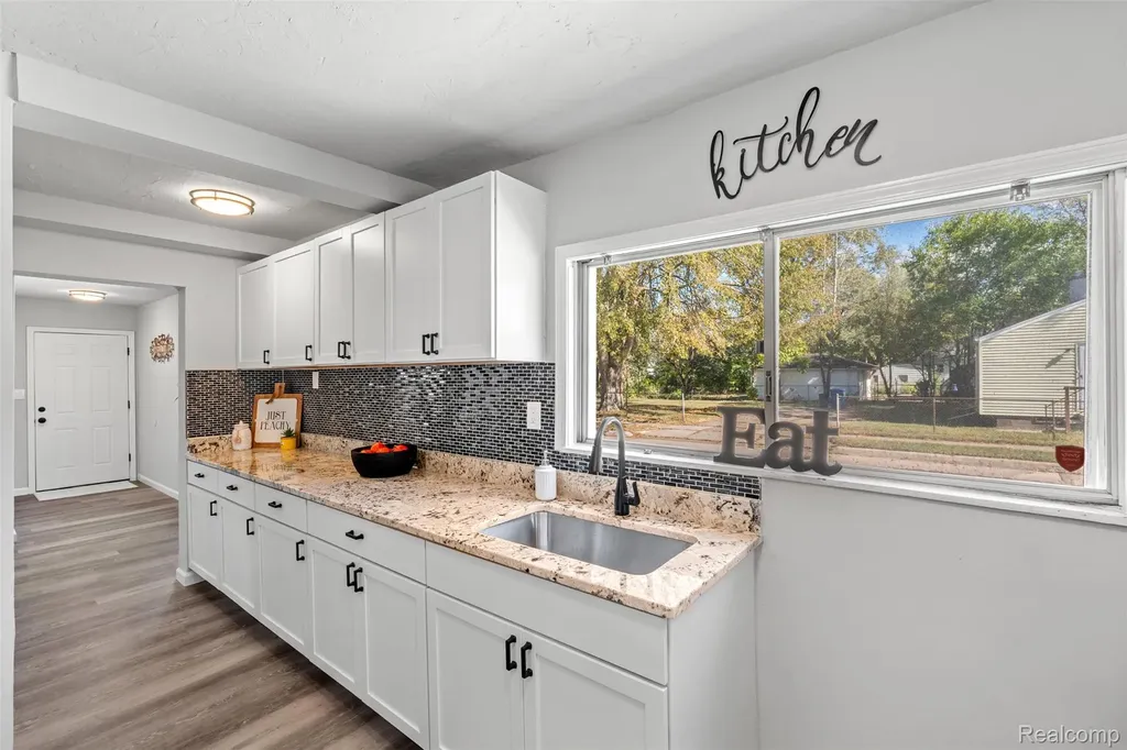 12863 Couwlier Avenue Warren City MI 48089