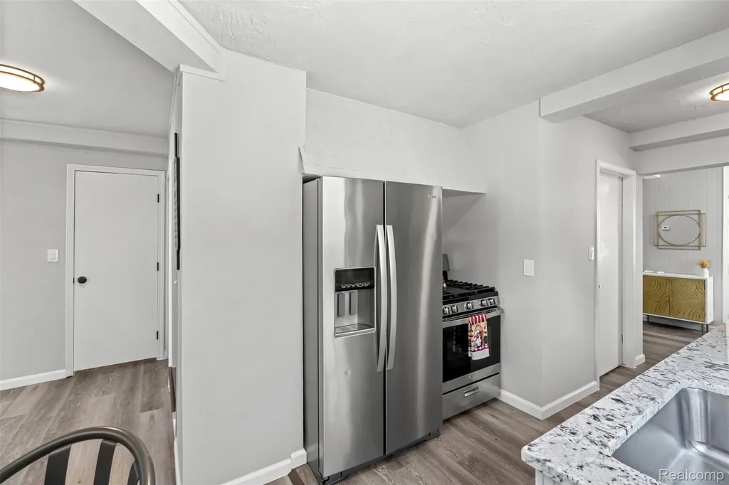 12863 Couwlier Avenue Warren City MI 48089