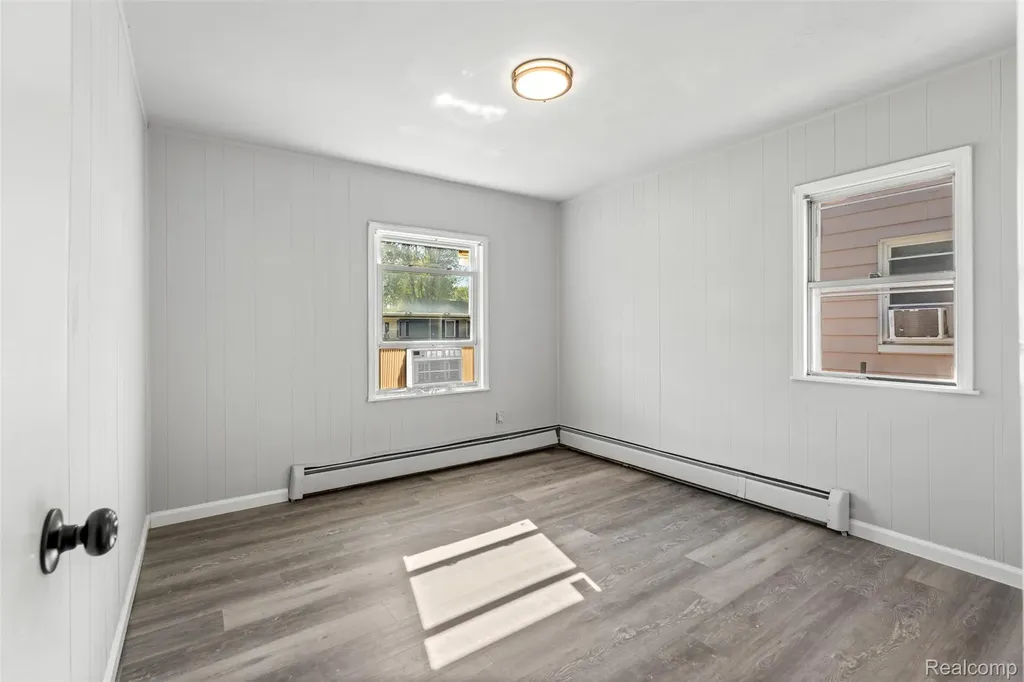 12863 Couwlier Avenue Warren City MI 48089