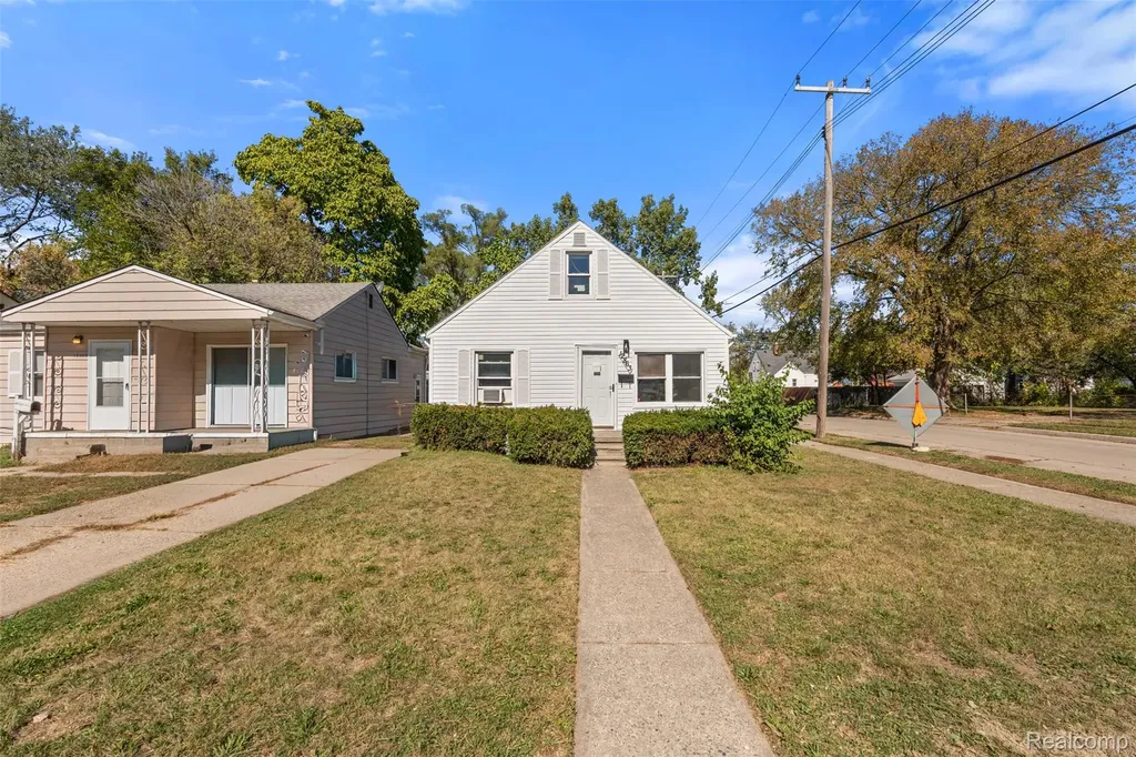 12863 Couwlier Avenue Warren City MI 48089