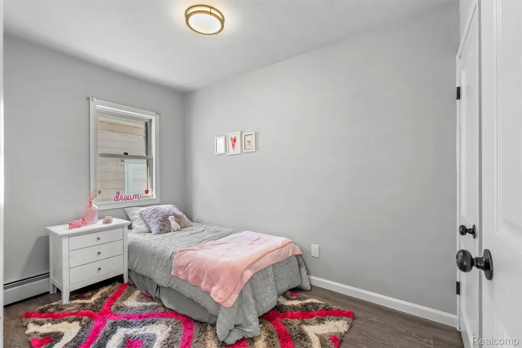 12863 Couwlier Avenue Warren City MI 48089