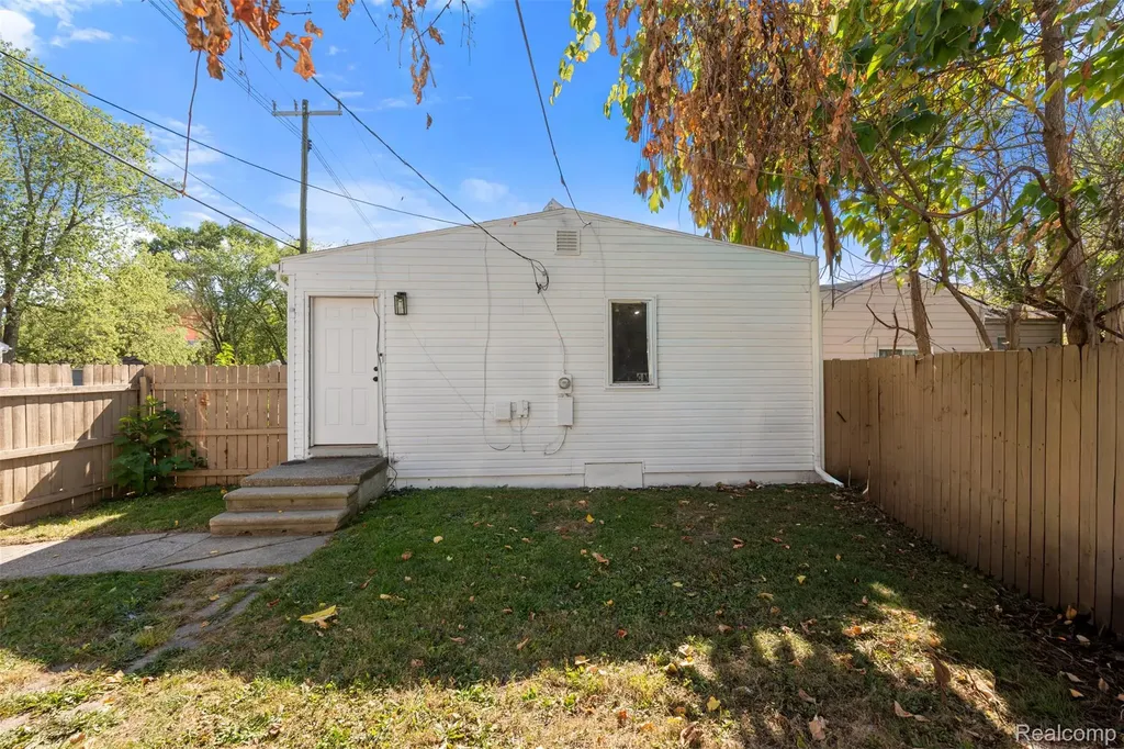 12863 Couwlier Avenue Warren City MI 48089