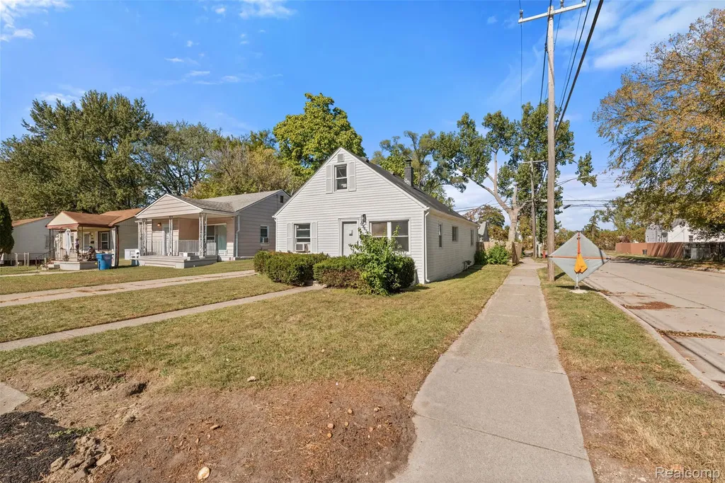 12863 Couwlier Avenue Warren City MI 48089
