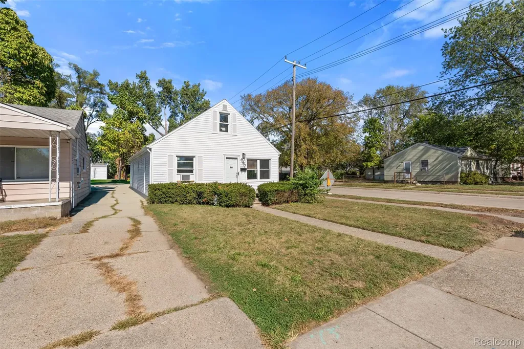 12863 Couwlier Avenue Warren City MI 48089
