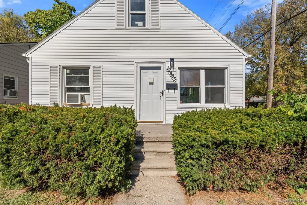 12863 Couwlier Avenue Warren City MI 48089