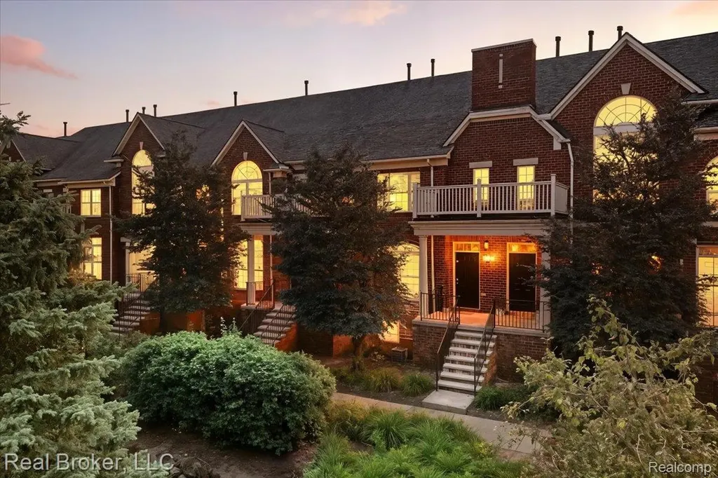 1546 Devon Lane Troy City MI 48084
