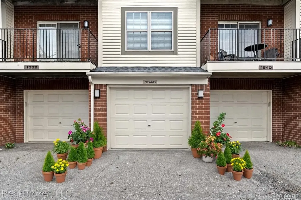 1546 Devon Lane Troy City MI 48084