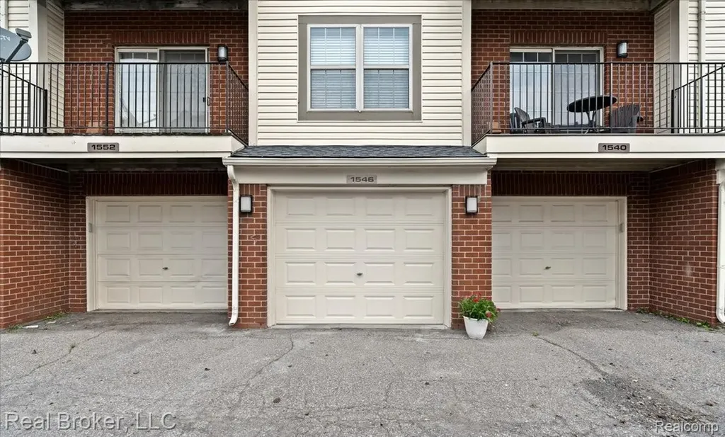 1546 Devon Lane Troy City MI 48084