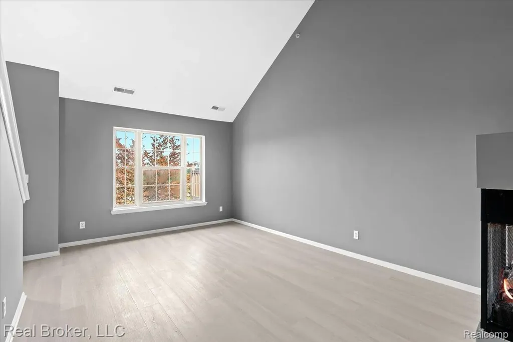 1546 Devon Lane Troy City MI 48084