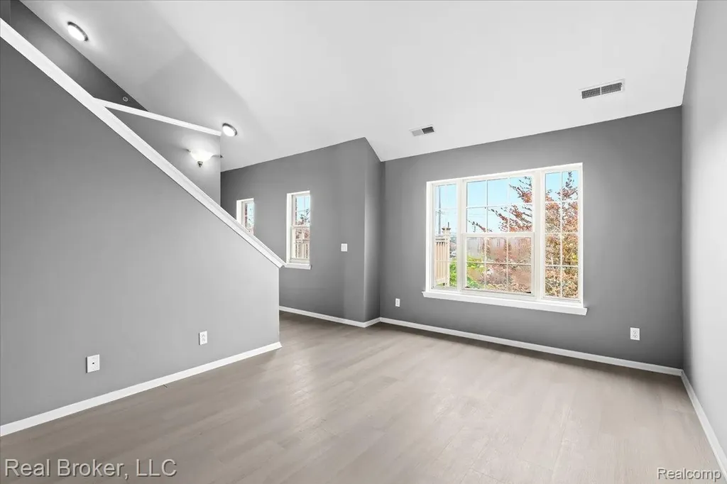 1546 Devon Lane Troy City MI 48084