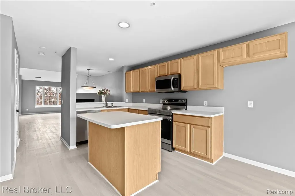 1546 Devon Lane Troy City MI 48084