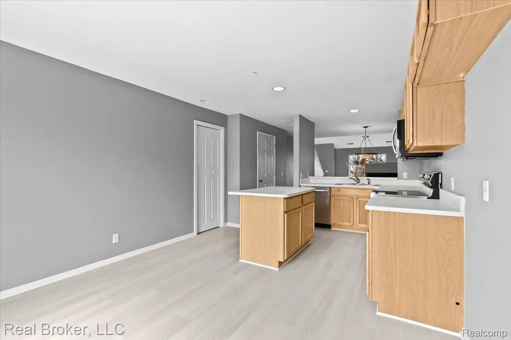 1546 Devon Lane Troy City MI 48084