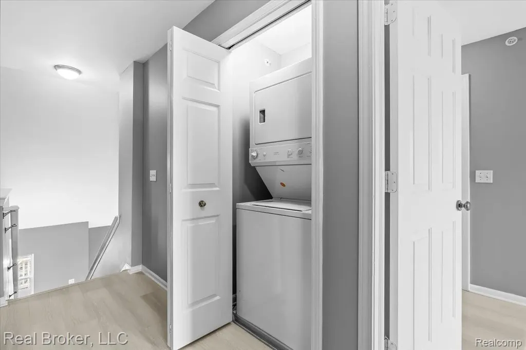 1546 Devon Lane Troy City MI 48084