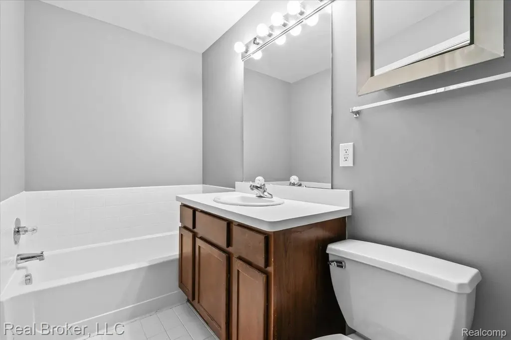 1546 Devon Lane Troy City MI 48084