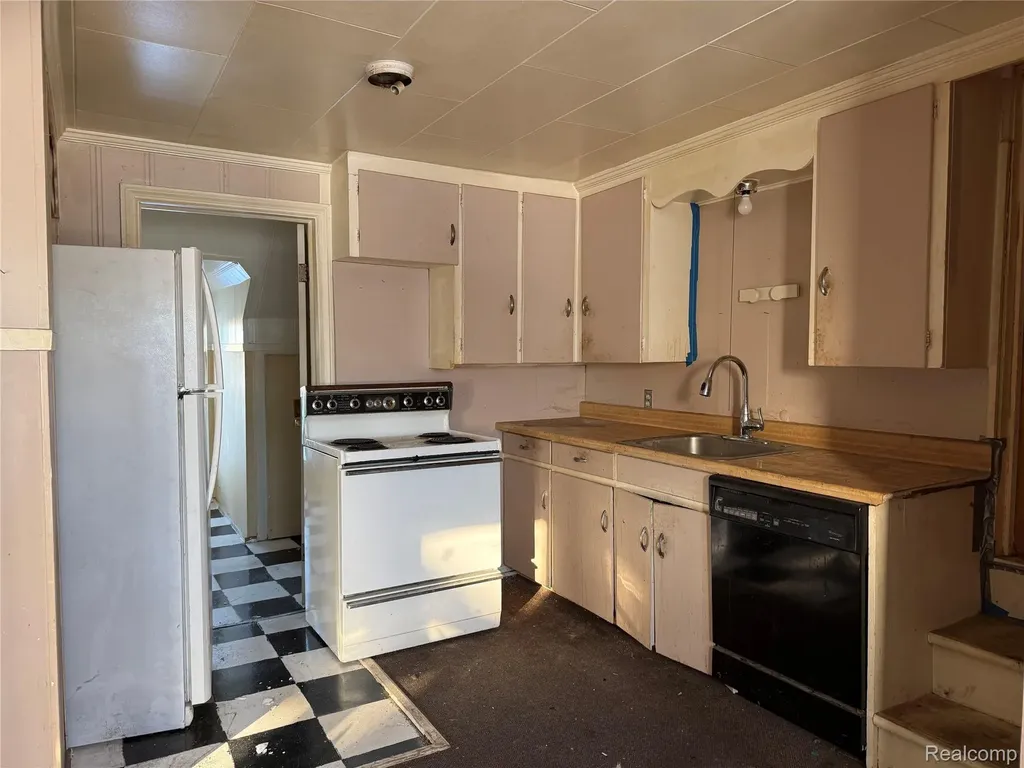6934 John Street Brown City City MI 48416