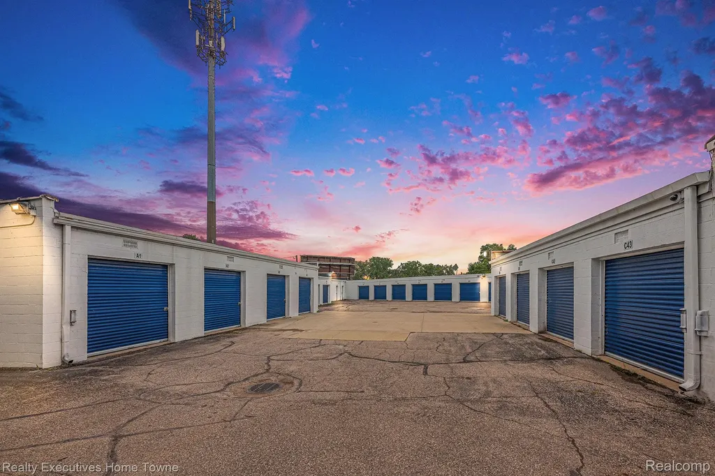 33833 Garnet Street Clinton Charter Township MI 48035
