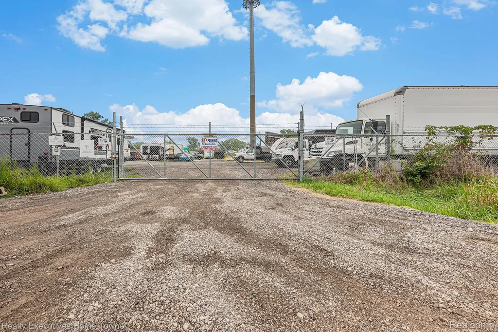 33833 Garnet Street Clinton Charter Township MI 48035