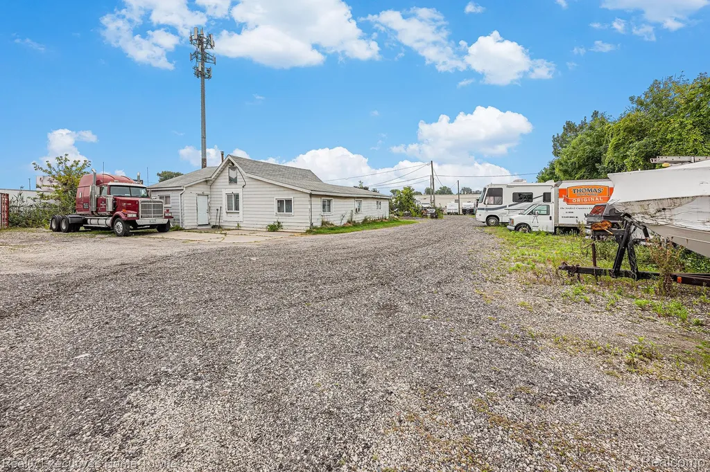 33833 Garnet Street Clinton Charter Township MI 48035
