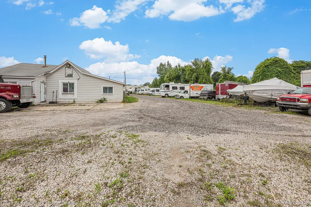 33833 Garnet Street Clinton Charter Township MI 48035