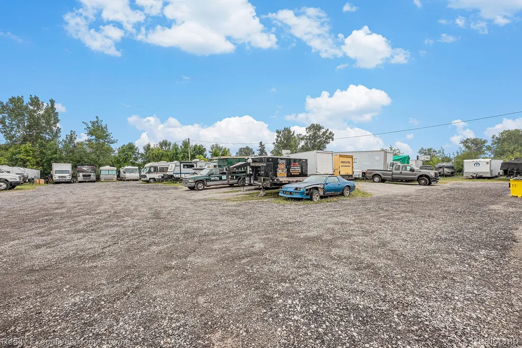 33833 Garnet Street Clinton Charter Township MI 48035