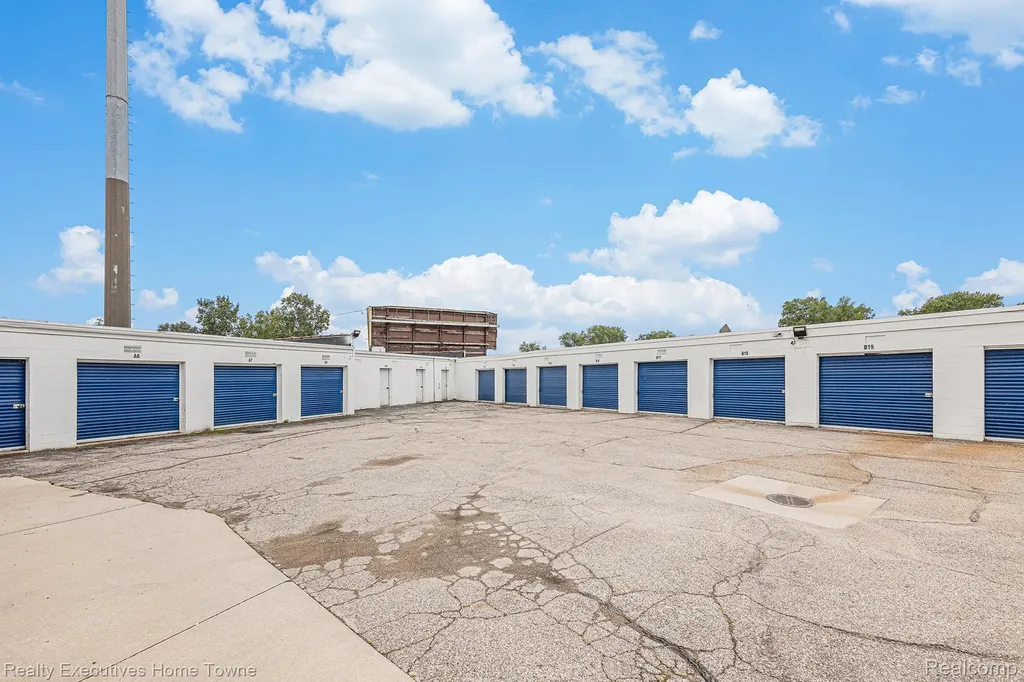 33833 Garnet Street Clinton Charter Township MI 48035