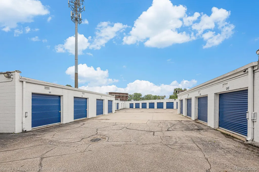 33833 Garnet Street Clinton Charter Township MI 48035