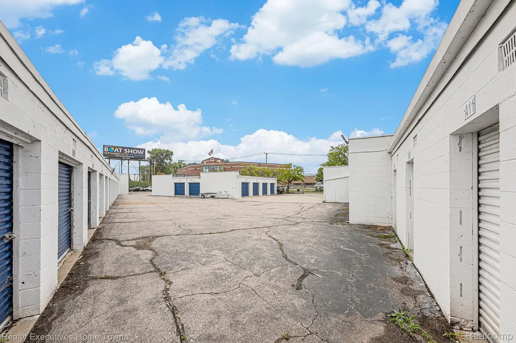 33833 Garnet Street Clinton Charter Township MI 48035