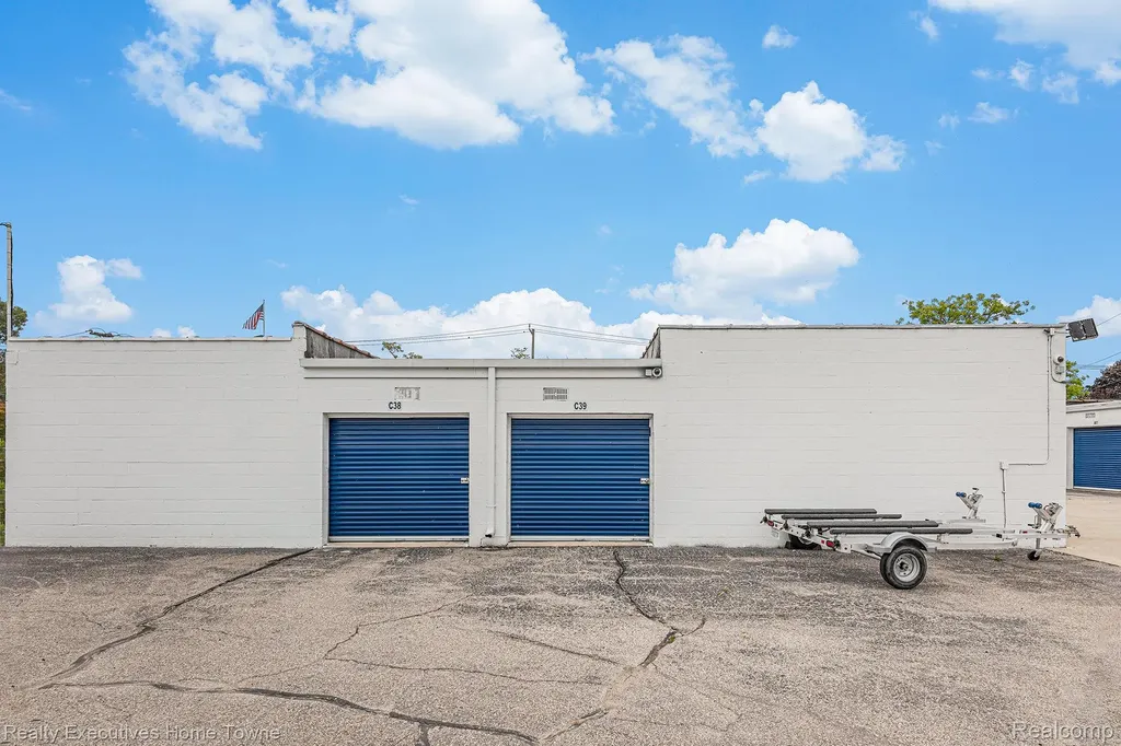 33833 Garnet Street Clinton Charter Township MI 48035