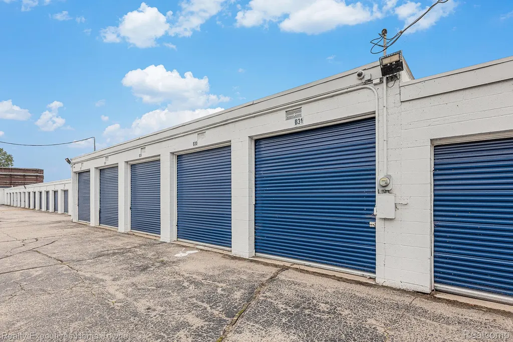 33833 Garnet Street Clinton Charter Township MI 48035