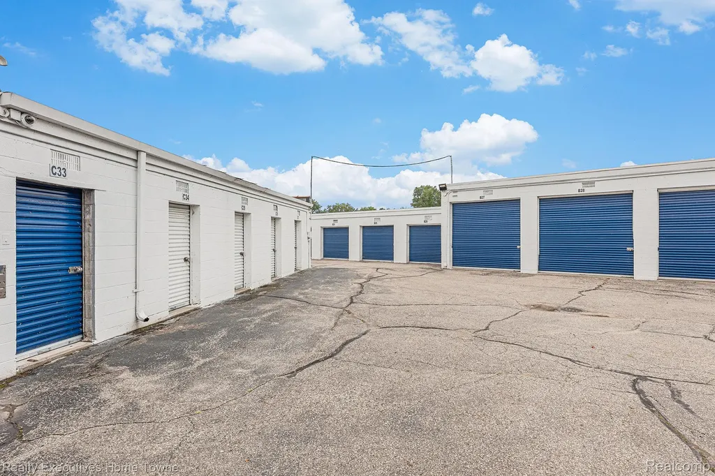 33833 Garnet Street Clinton Charter Township MI 48035