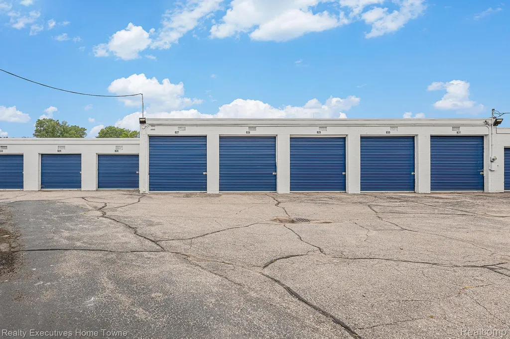 33833 Garnet Street Clinton Charter Township MI 48035