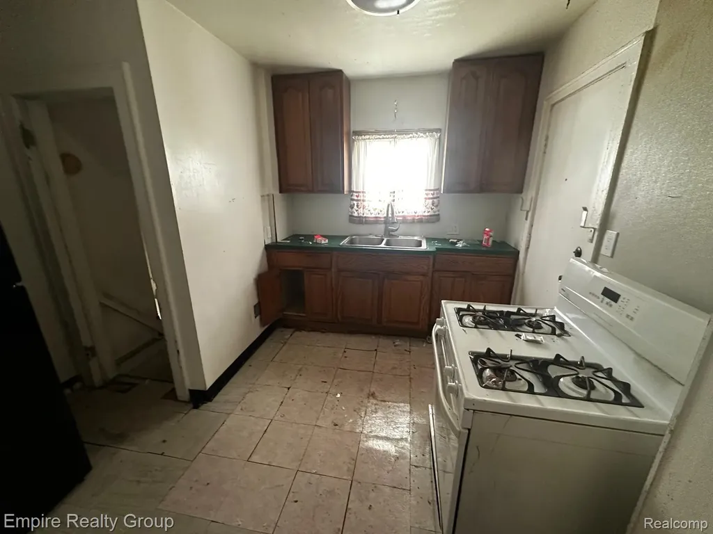 9326 Ward Street Detroit City MI 48228